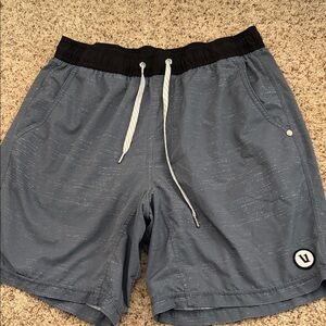 Athleta Men's Athletic Shorts in Gray and Black
